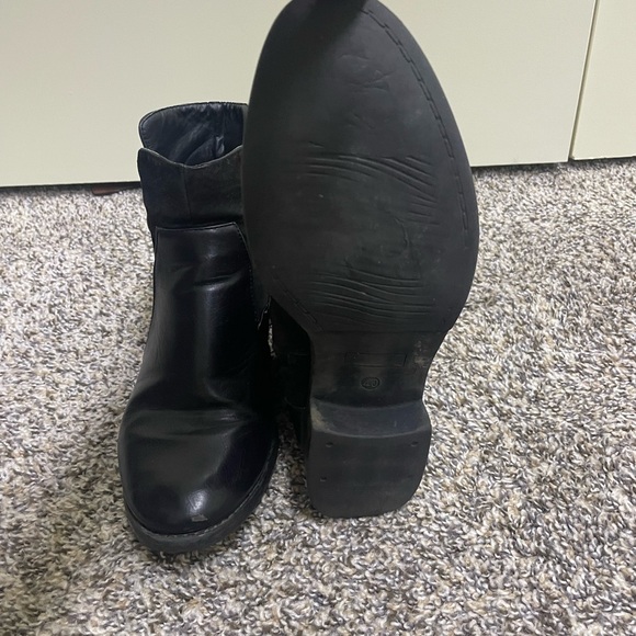 Cute black leather booties - Picture 3 of 9